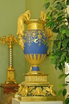 Gossip Girls Vase in Museum