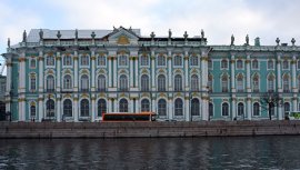 Здание Государственного Эрмитажа в Санкт-Петербурге. Архивное фото